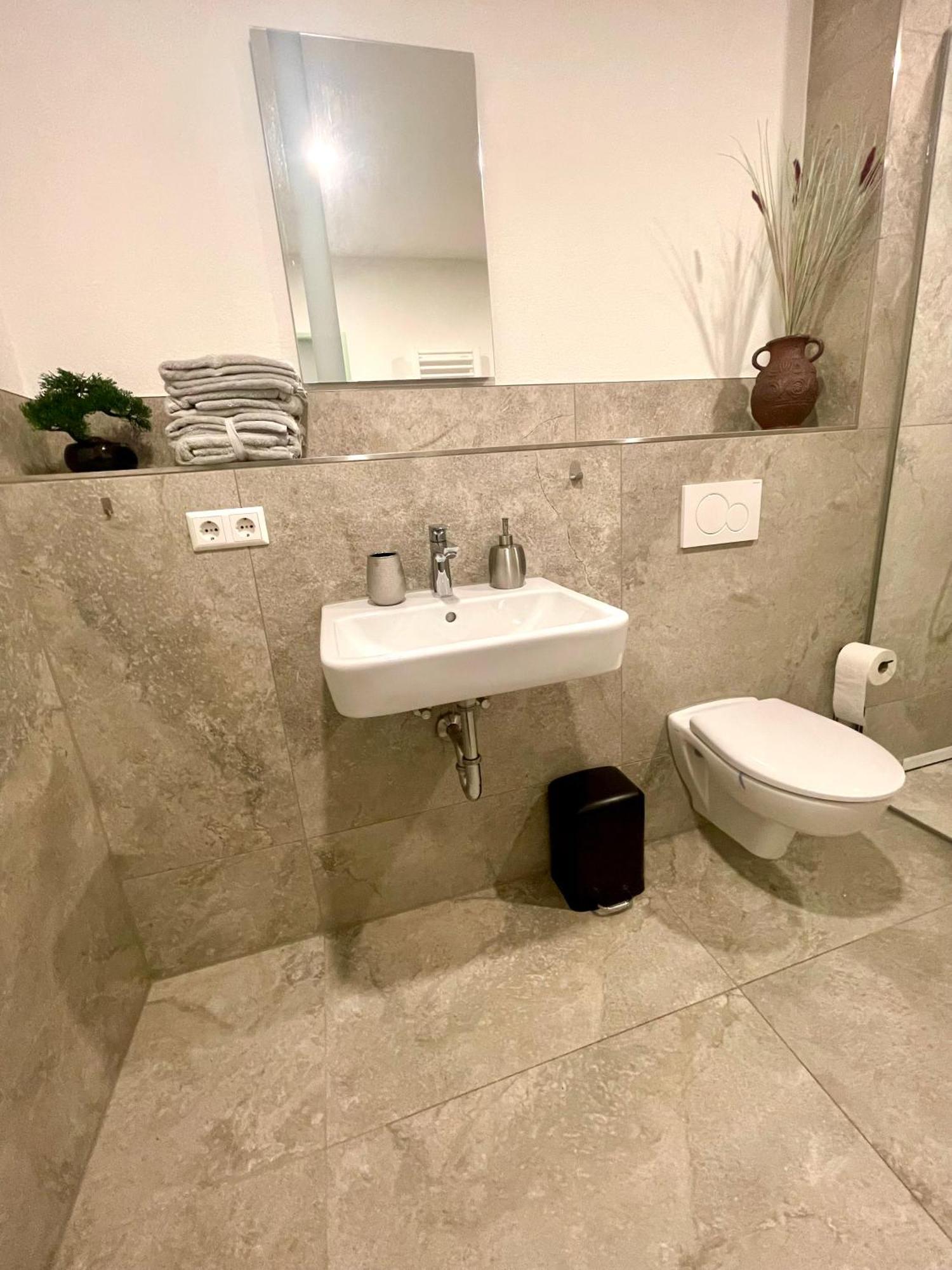 Neu Sweetroom Grosses Goldstadt Apartment Pforzheim